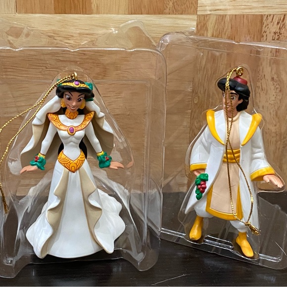 Vintage 1997 Disney Aladdin & Jasmine Grolier First Issue Christmas Ornament - Picture 4 of 12